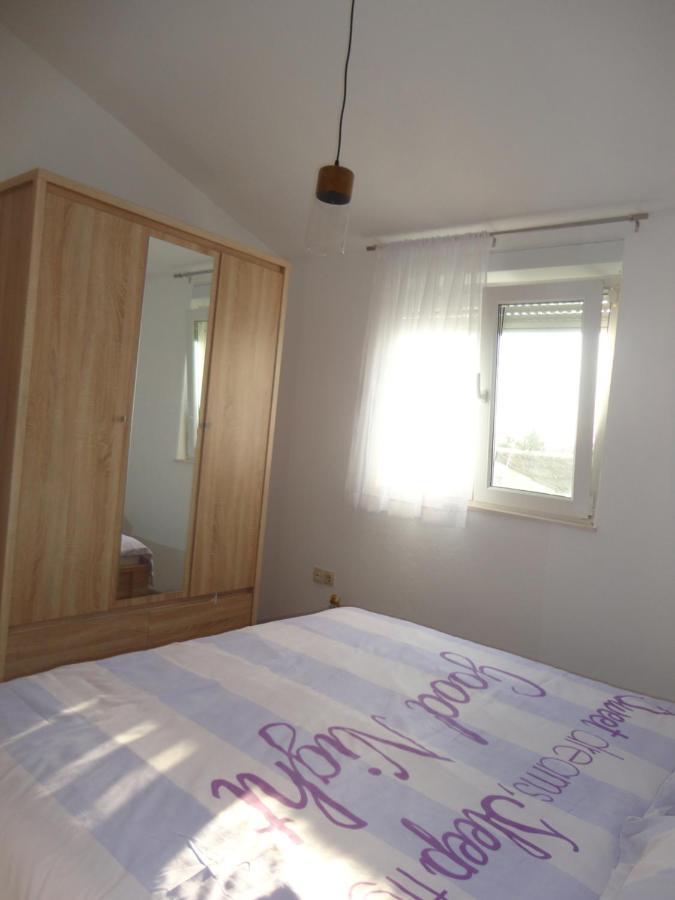 Apartmán Apartman Bozic Kaštel Štafilić Exteriér fotografie